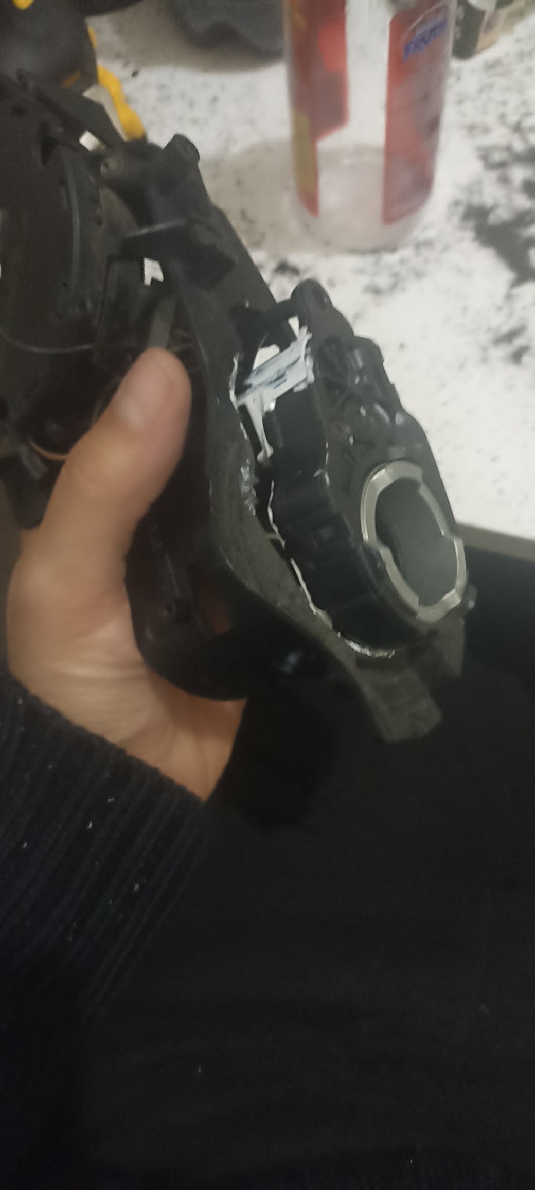 Üniversal motor ayna gövdesine oturtulmuş
