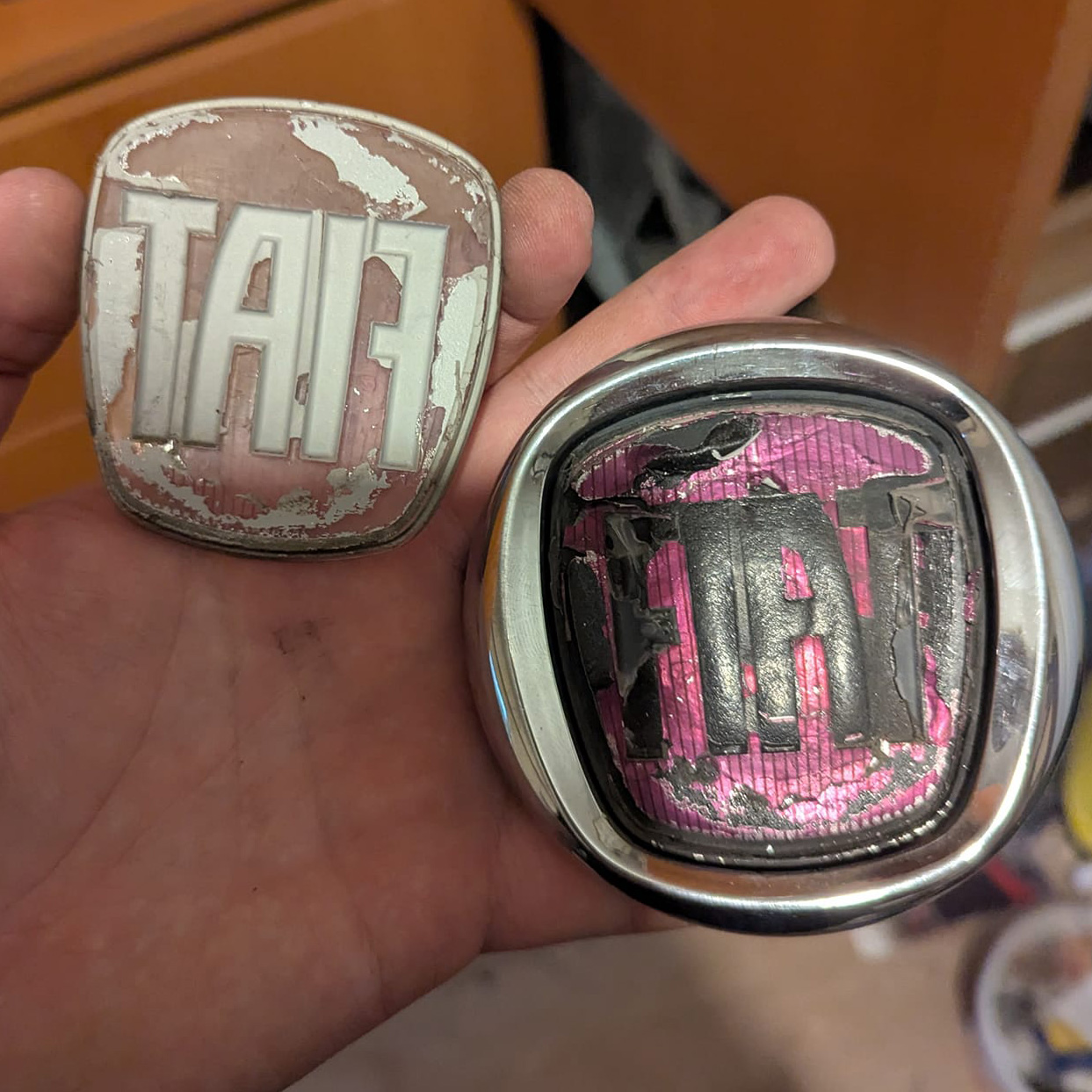 Arabada logo ayırma